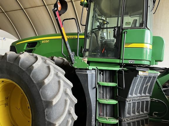 Image of John Deere 9330 equipment image 2