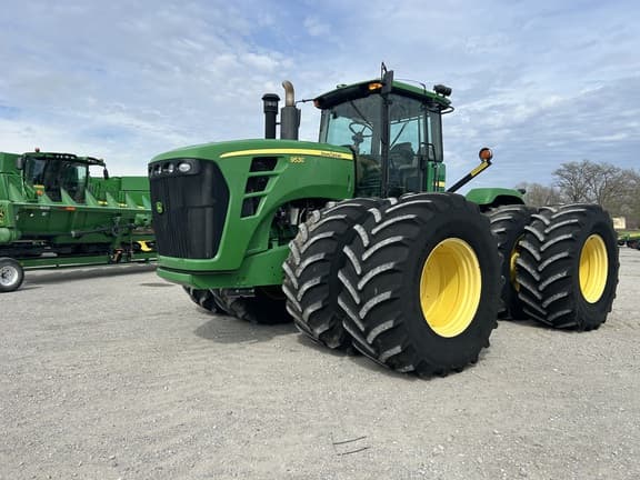 Image of John Deere 9530 equipment image 1
