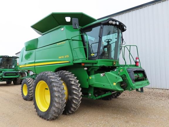 Image of John Deere 9670 STS equipment image 4