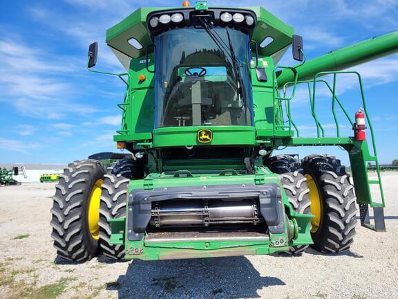 Image of John Deere 9770 STS equipment image 2