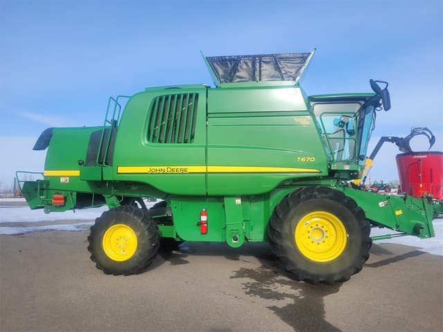 Image of John Deere T670 equipment image 3