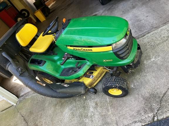 Image of John Deere X300 equipment image 4