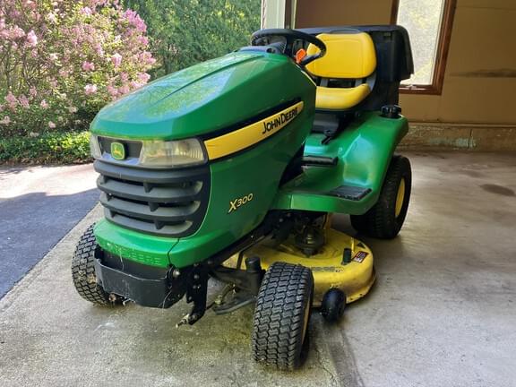 Image of John Deere X300 equipment image 3
