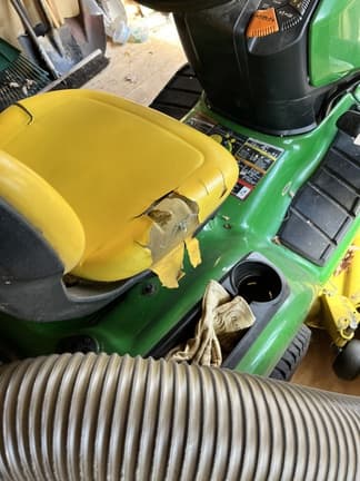 Image of John Deere X320 equipment image 4