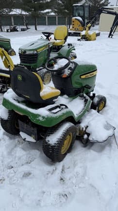 Image of John Deere X324 equipment image 2