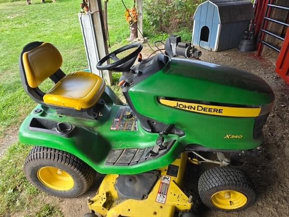 Image of John Deere X340 equipment image 3