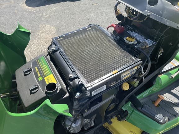 Image of John Deere X520 equipment image 3