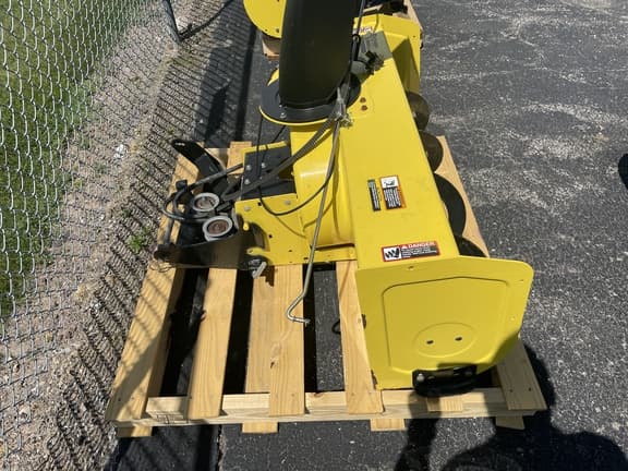 Image of John Deere X520 equipment image 4