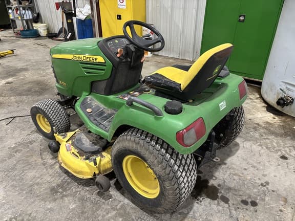 Image of John Deere X700 equipment image 3