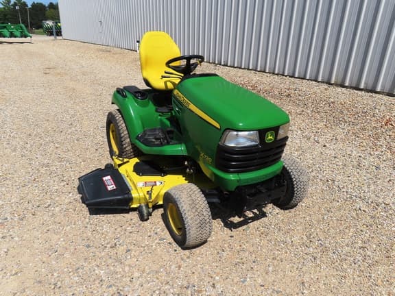 Image of John Deere X720 equipment image 3