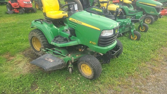 2009 John Deere X720 Equipment Image0