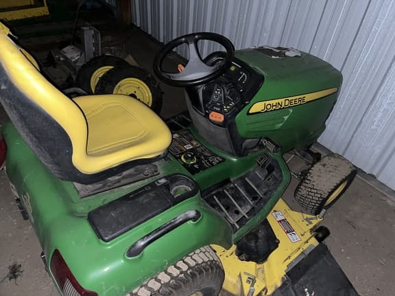 Image of John Deere X720 equipment image 3