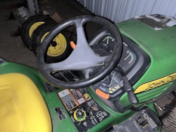 Image of John Deere X720 equipment image 1