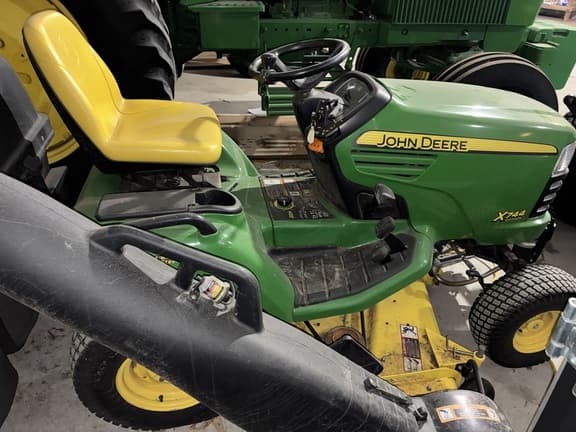 Image of John Deere X744 equipment image 2