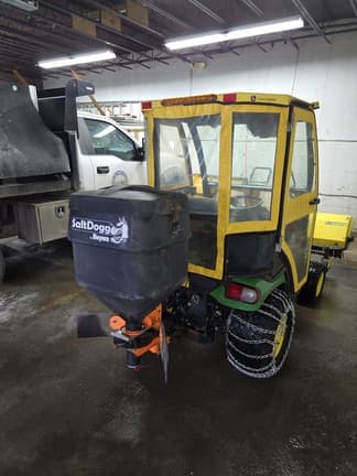 Image of John Deere X748 equipment image 1