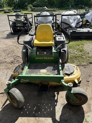2009 John Deere Z445 Equipment Image0