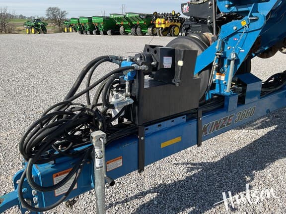 Image of Kinze 3660 equipment image 3