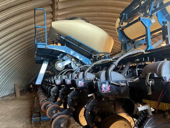 Image of Kinze 3660 equipment image 4