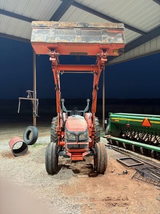 2009 Kubota MX5100 Equipment Image0