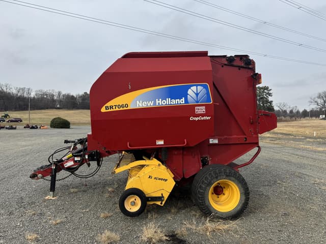 Image of New Holland BR7060 equipment image 1