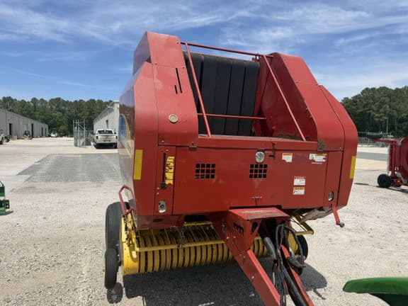 Image of New Holland BR7070 equipment image 1