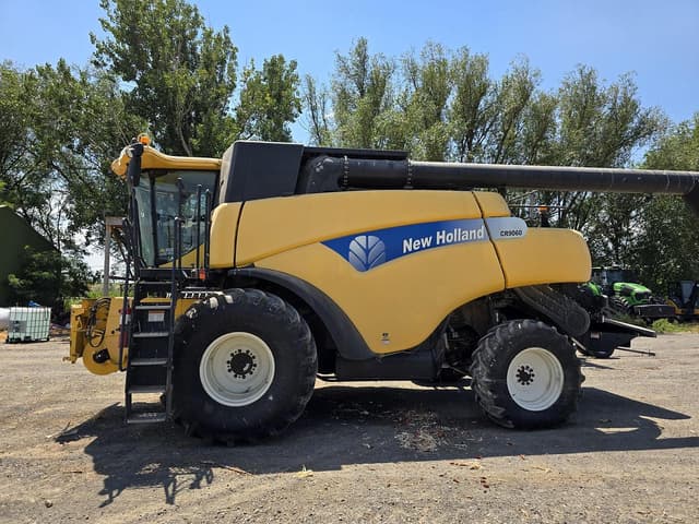 Image of New Holland CR9060 equipment image 3