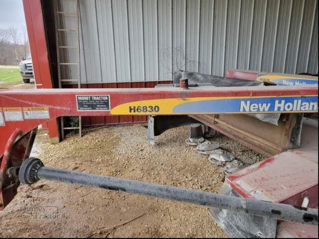 Image of New Holland H6830 equipment image 1