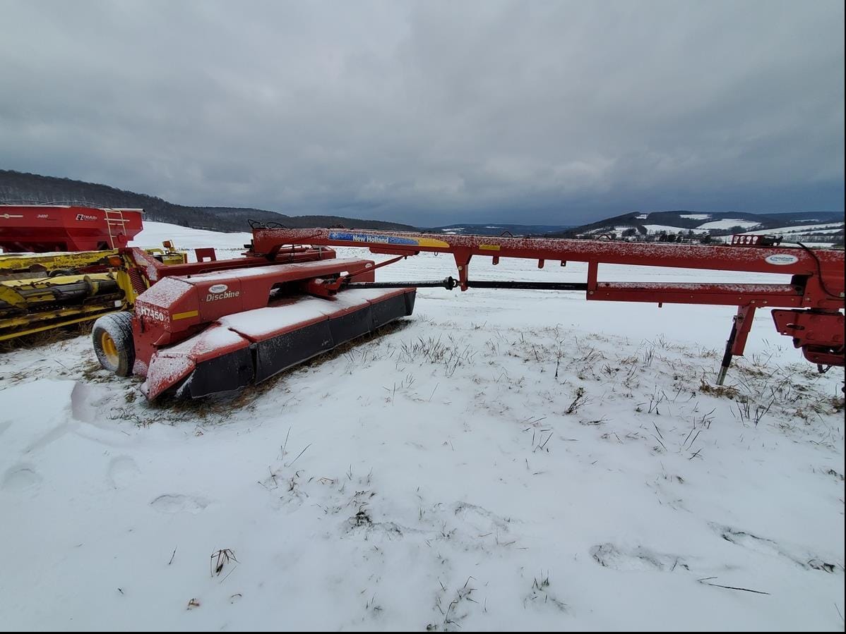 2009 New Holland H7450 Equipment Image0
