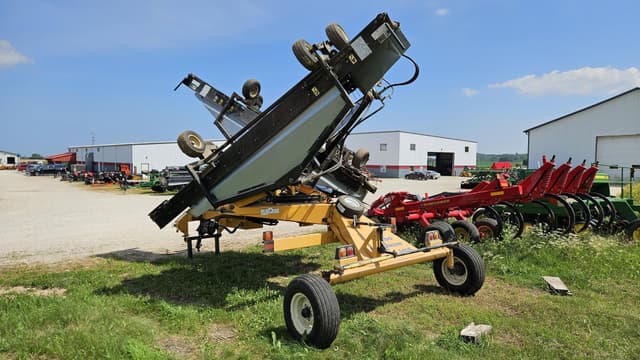 Image of Oxbo 1416 equipment image 3