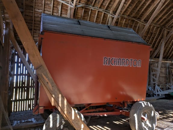 2009 Richardton 700 Equipment Image0