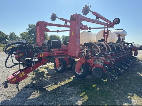 2009 White 8524 Equipment Image0