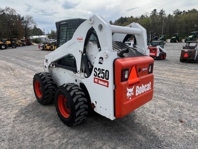 Image of Bobcat S250 equipment image 4