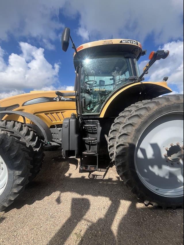 Image of Challenger MT675C equipment image 4