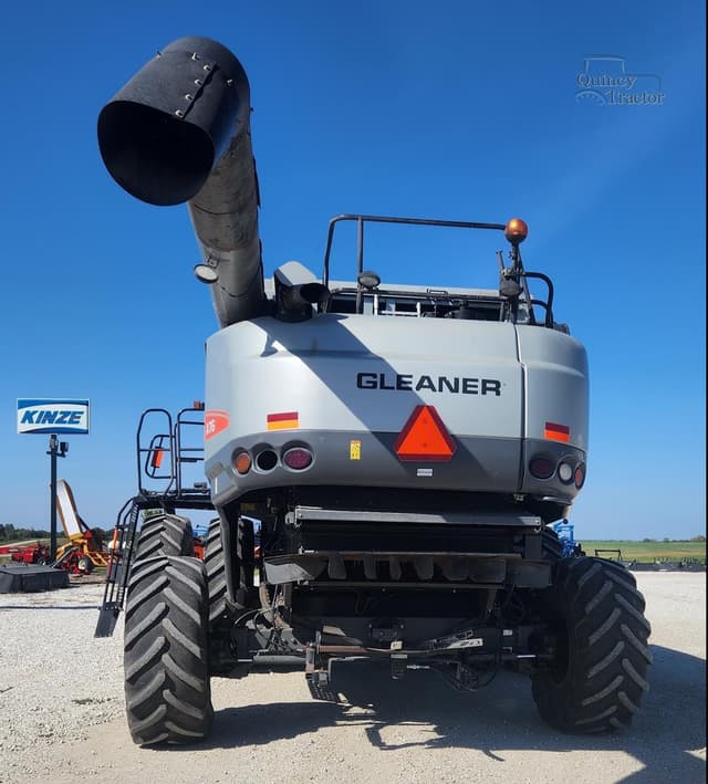 Image of Gleaner A76 equipment image 2