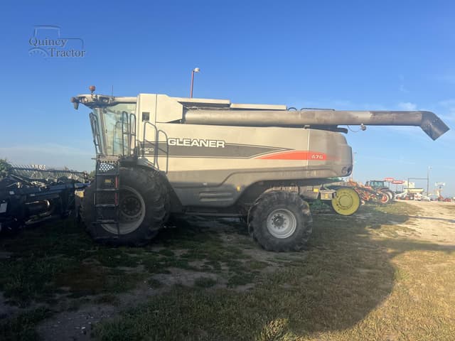 Image of Gleaner A76 equipment image 4