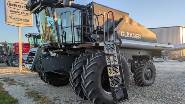 Image of Gleaner S77 equipment image 1
