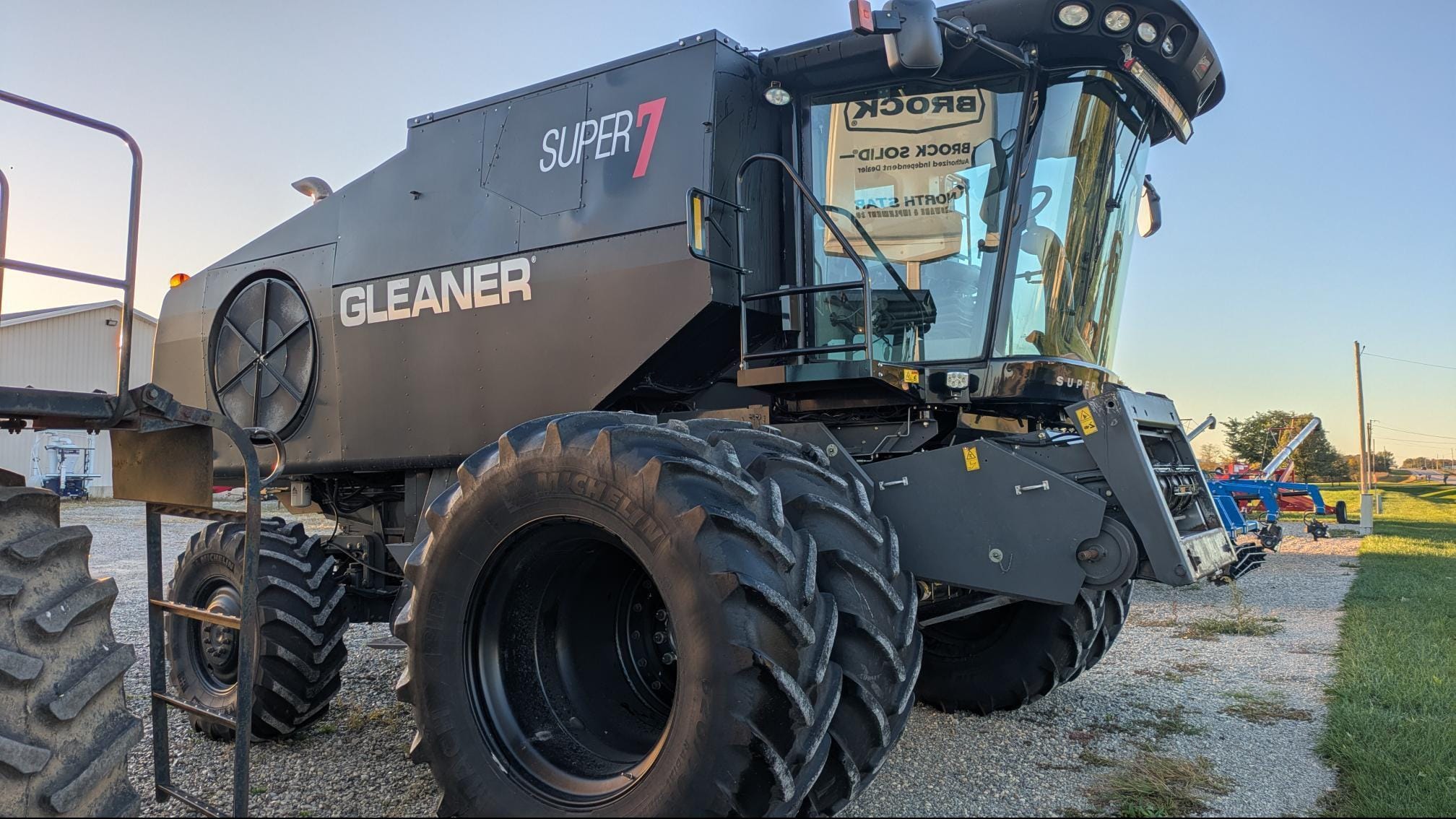2010 Gleaner S77 Equipment Image0