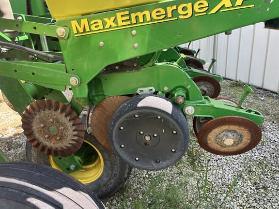 Image of John Deere 1770 equipment image 2