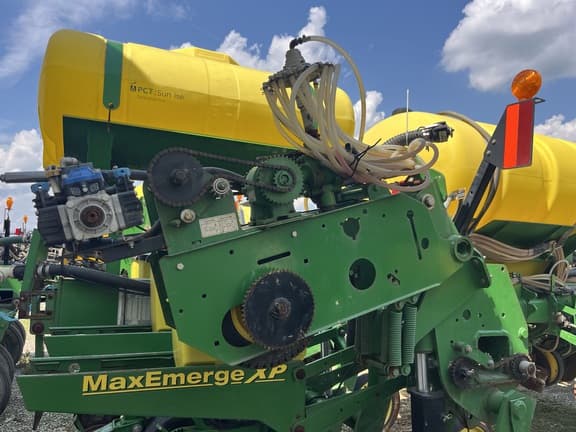 Image of John Deere 1770 equipment image 3