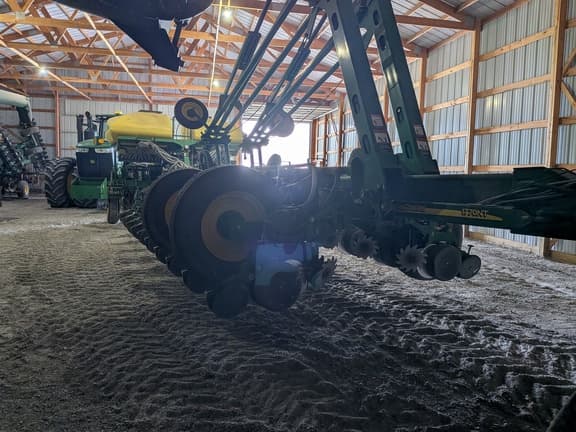 Image of John Deere 1770 equipment image 1