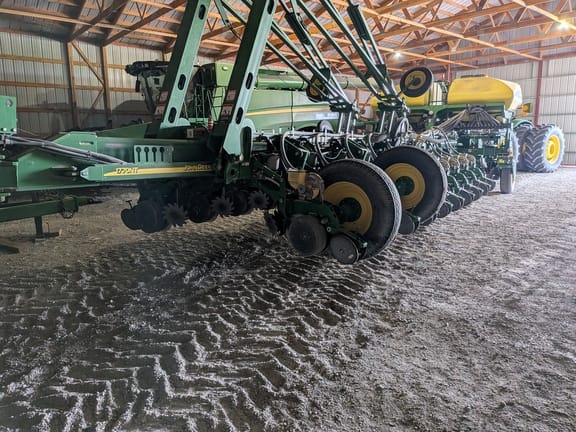 2010 John Deere 1770 Equipment Image0