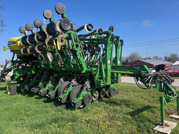 Image of John Deere 1790 equipment image 1