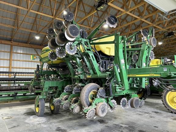 Image of John Deere 1790 equipment image 2
