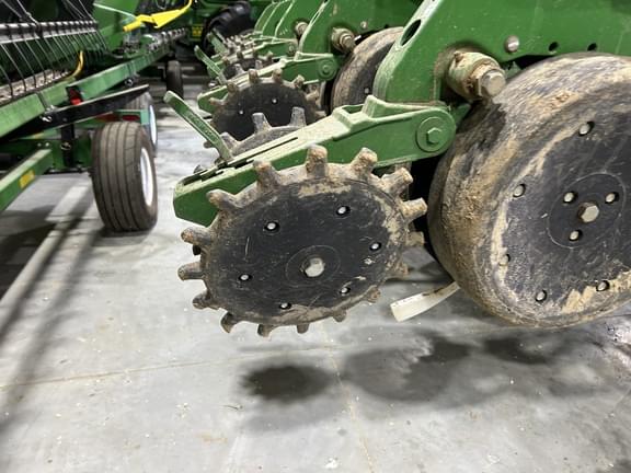 Image of John Deere 1790 equipment image 4