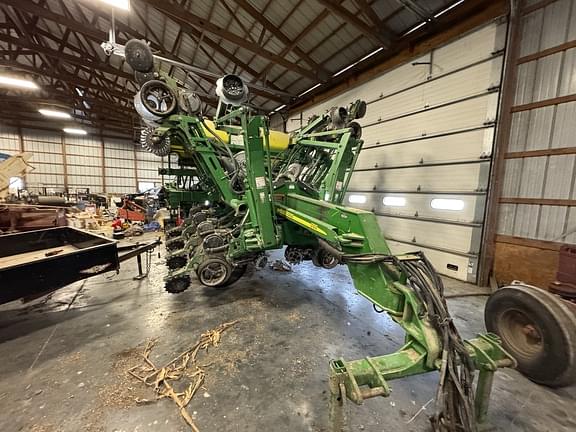Image of John Deere 1790 equipment image 2
