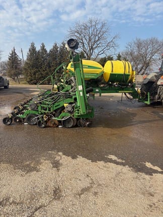 2010 John Deere 1790 Equipment Image0