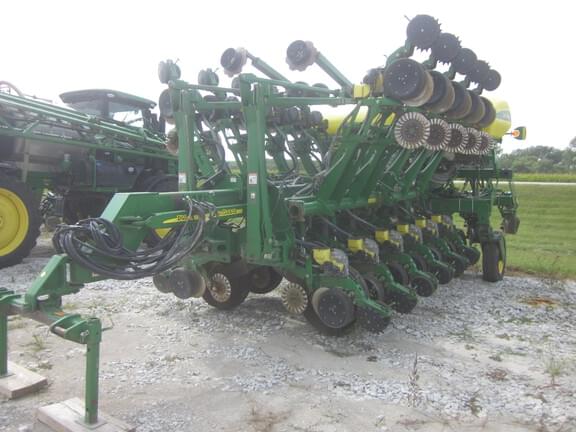 Image of John Deere 1790 equipment image 1