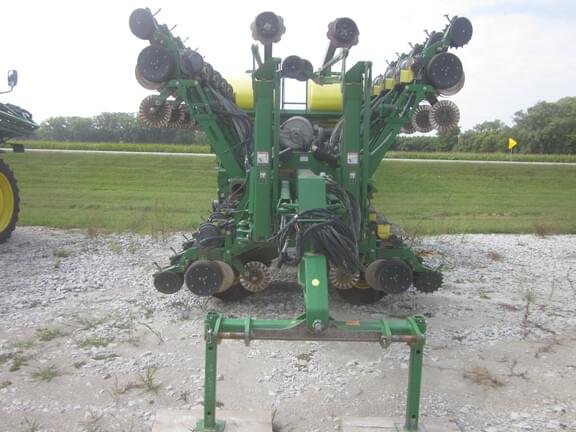 Image of John Deere 1790 equipment image 2