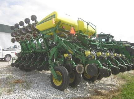 Image of John Deere 1790 equipment image 3