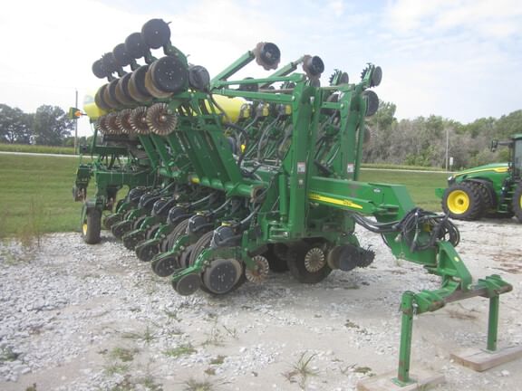2010 John Deere 1790 Equipment Image0